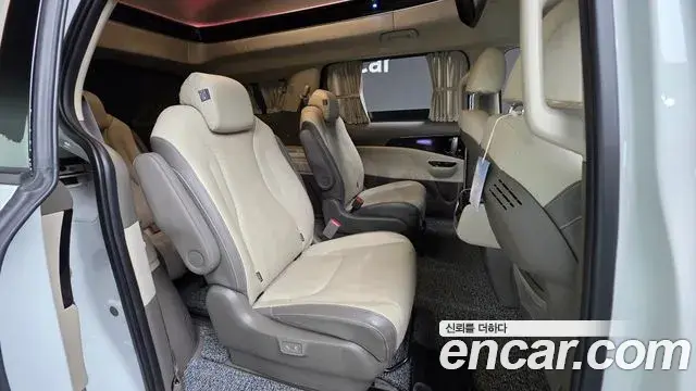 Kia Carnival 2023 — ფოტო 2/20