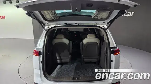 Kia Carnival 2023 — ფოტო 3/20