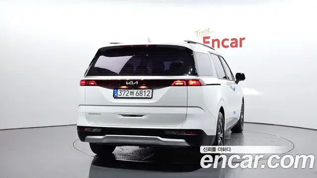 Kia Carnival 2023 — Şəkil 10/20