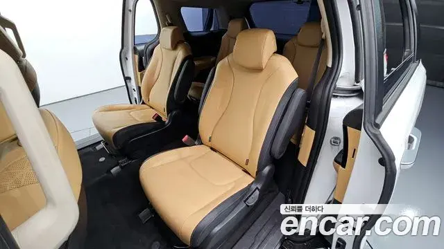 Kia Carnival 2023 — Şəkil 17/20