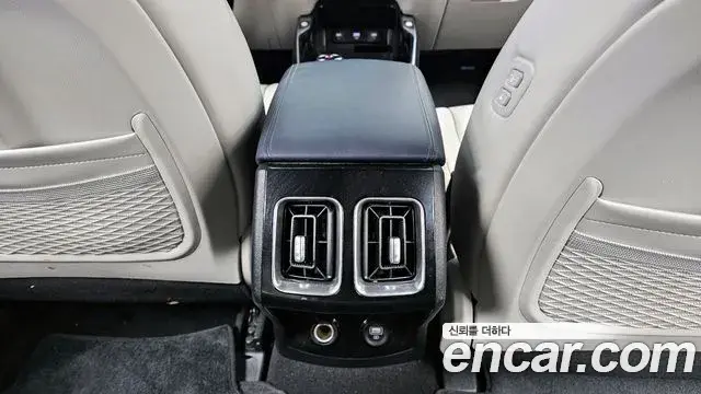 Kia Sorento 2022 — ფოტო 13/20