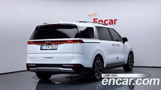 Kia Carnival 2022 — ფოტო 10/20
