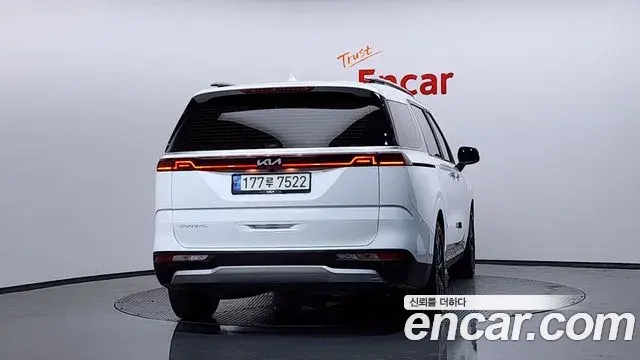 Kia Carnival 2022 — ფოტო 19/20