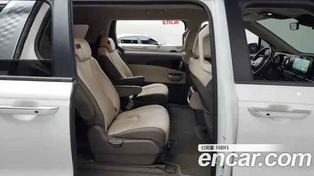 Kia Carnival 2022 — ფოტო 13/20