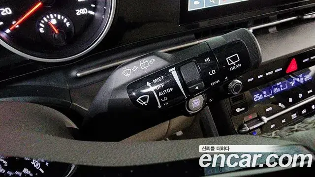 Kia Carnival 2022 — ფოტო 18/20