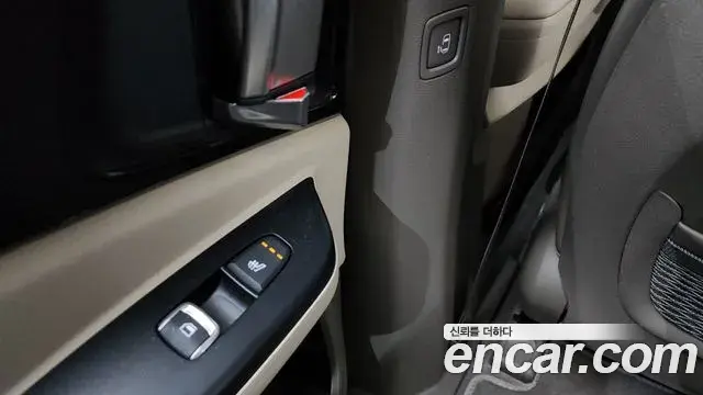 Kia Carnival 2022 — ფოტო 8/20