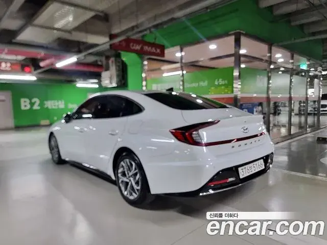 Hyundai Sonata Hybrid 2022 — Photo 10/20