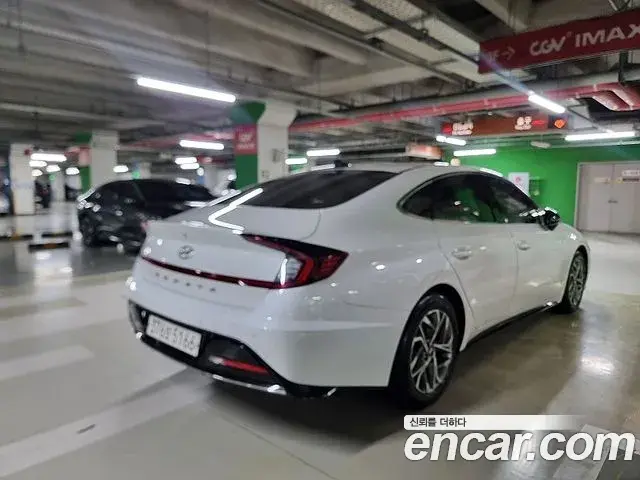 Hyundai Sonata Hybrid 2022 — Photo 9/20