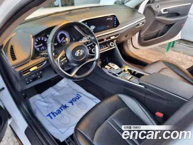 Hyundai Sonata Hybrid 2022 — Photo 13/20