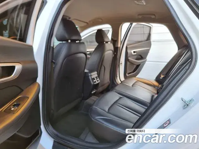 Hyundai Sonata Hybrid 2022 — Photo 8/20