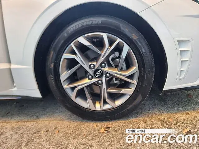 Hyundai Sonata Hybrid 2022 — Photo 16/20