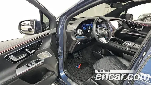 Mercedes-Benz EQE SUV 2023 — ფოტო 13/20
