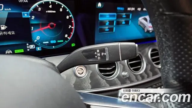 Mercedes-Benz E-Class 2020 — ფოტო 14/20