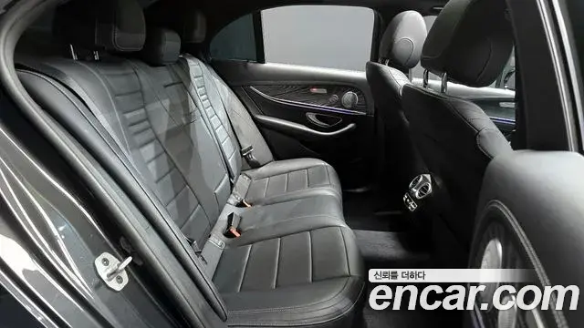 Mercedes-Benz E-Class 2020 — ფოტო 7/20
