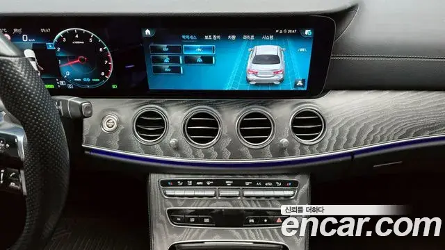 Mercedes-Benz E-Class 2020 — ფოტო 8/20