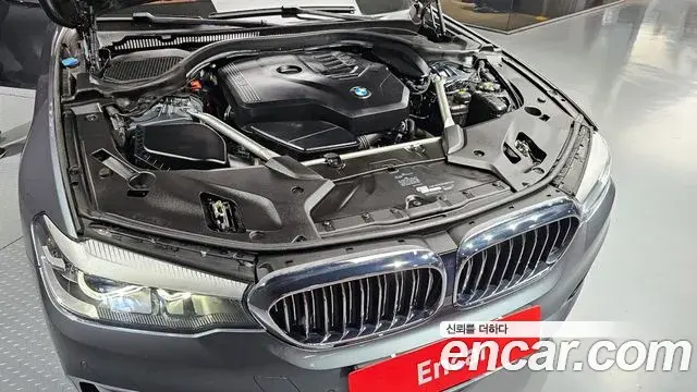 BMW 5 Series 2019 — Şəkil 15/20