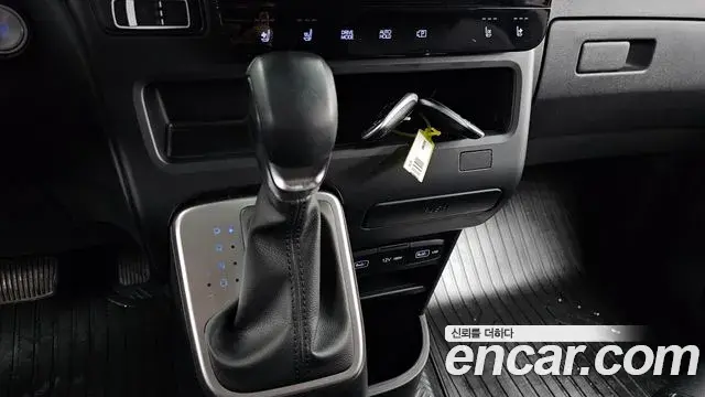 Hyundai Staria 2022 — Фото 9/20