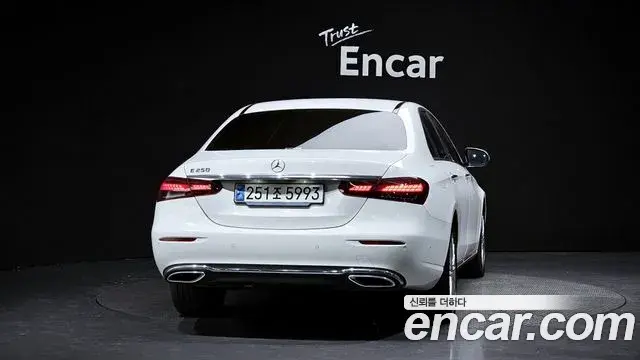 Mercedes-Benz E-Class 2023 — Фото 3/20