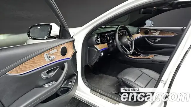 Mercedes-Benz E-Class 2023 — Фото 11/20