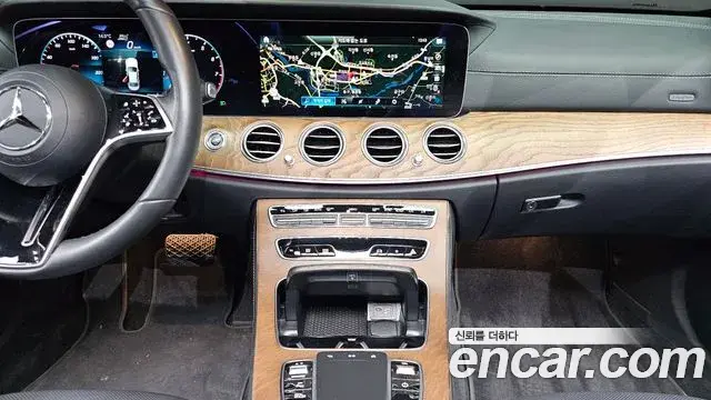 Mercedes-Benz E-Class 2023 — Фото 14/20