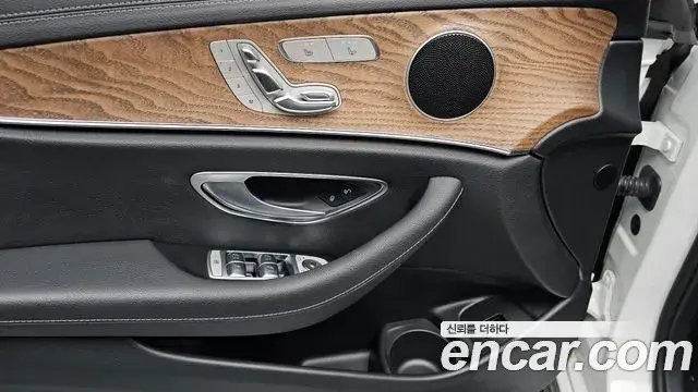 Mercedes-Benz E-Class 2023 — Фото 15/20