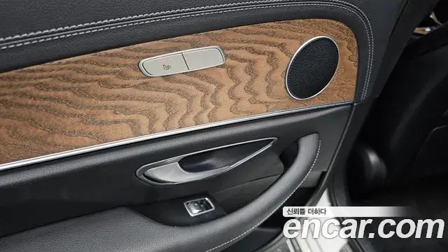 Mercedes-Benz E-Class 2023 — Фото 17/20