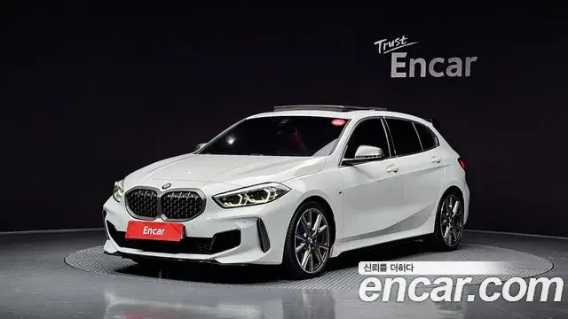 BMW 1 Series 2022 — ფოტო 1/20