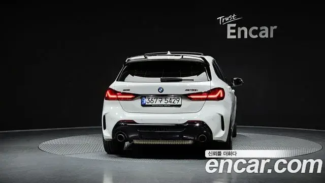 BMW 1 Series 2022 — ფოტო 18/20