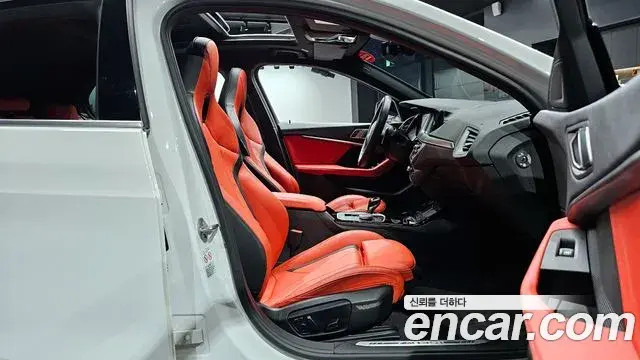 BMW 1 Series 2022 — ფოტო 14/20