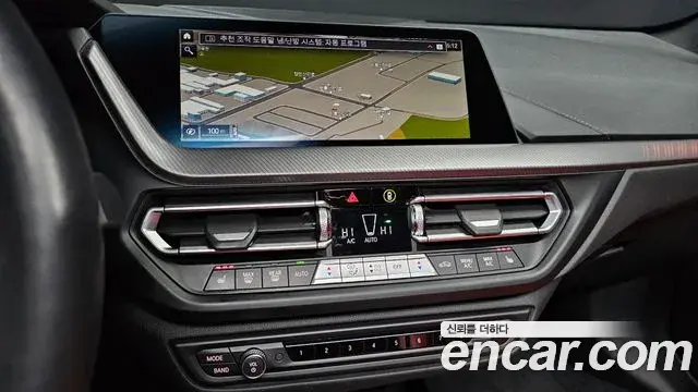 BMW 1 Series 2022 — ფოტო 15/20