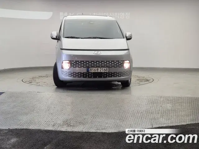 Hyundai Staria 2023 — Фото 1/20