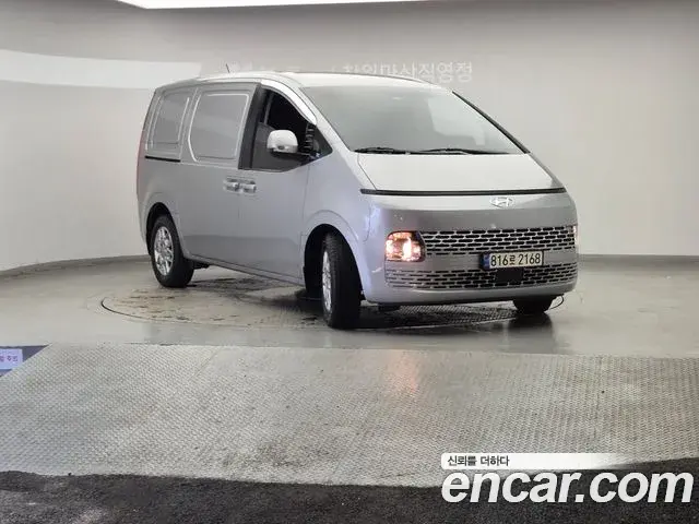 Hyundai Staria 2023 — Фото 2/20