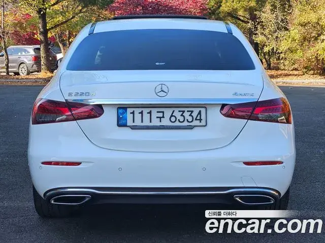 Mercedes-Benz E-Class 2022 — ფოტო 9/20