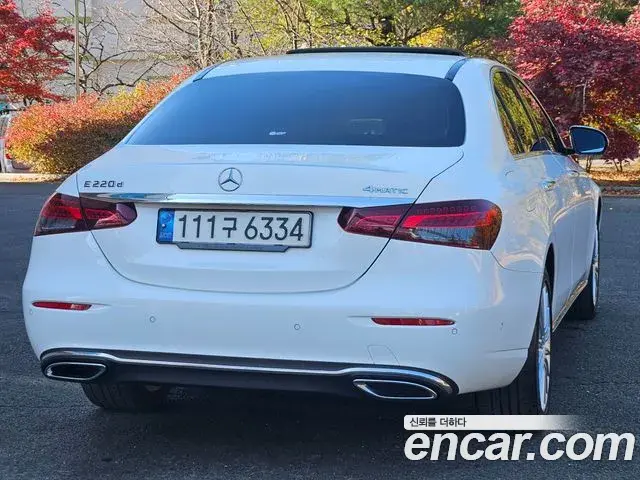 Mercedes-Benz E-Class 2022 — ფოტო 11/20
