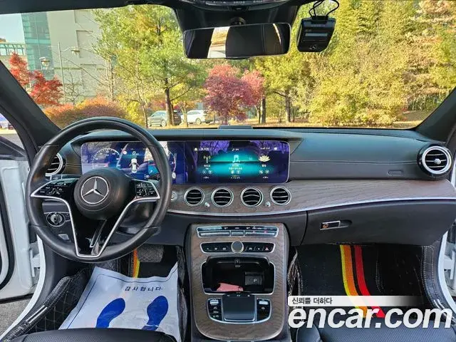 Mercedes-Benz E-Class 2022 — ფოტო 5/20