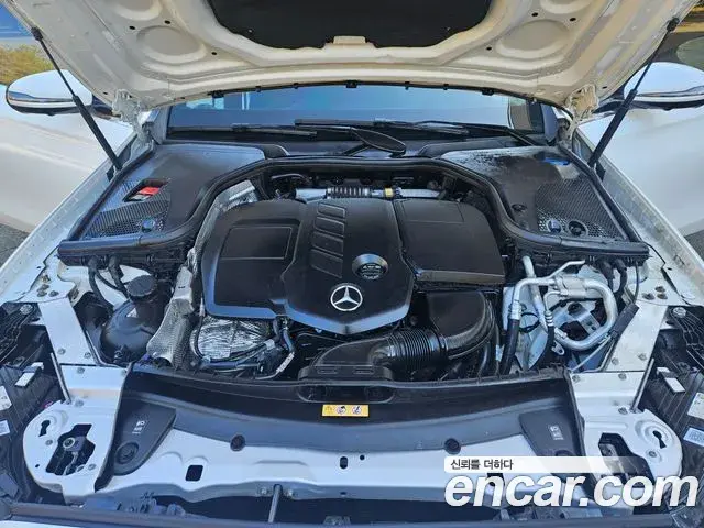 Mercedes-Benz E-Class 2022 — ფოტო 15/20