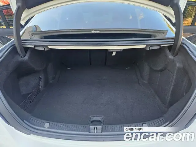Mercedes-Benz E-Class 2022 — ფოტო 10/20