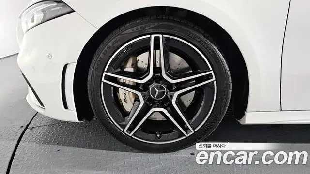 Mercedes-Benz A-Class 2020 — Şəkil 16/20