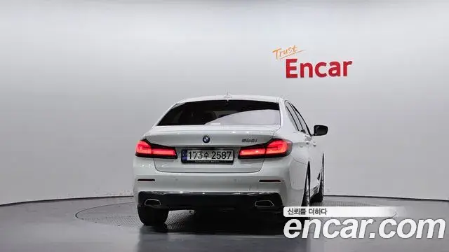 BMW 5 Series 2021 — ფოტო 15/20
