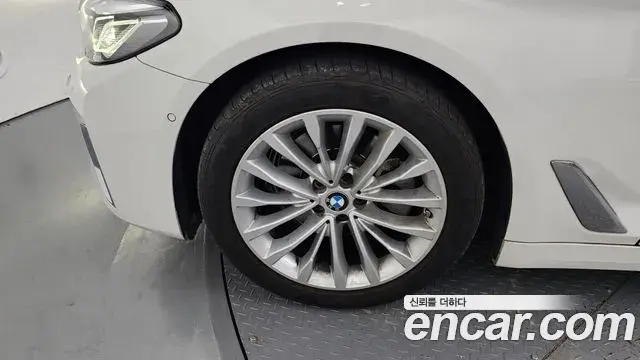 BMW 5 Series 2021 — ფოტო 13/20