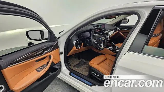 BMW 5 Series 2021 — ფოტო 19/20