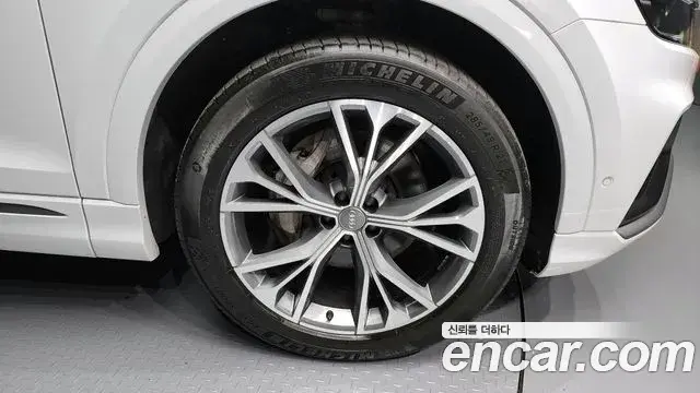 Audi Q8 2020 — ფოტო 16/20