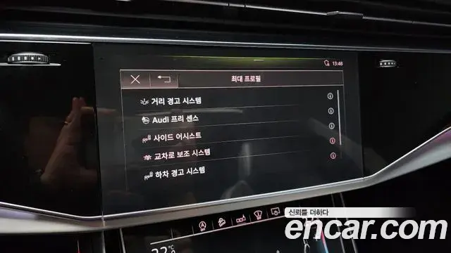 Audi Q8 2020 — ფოტო 17/20