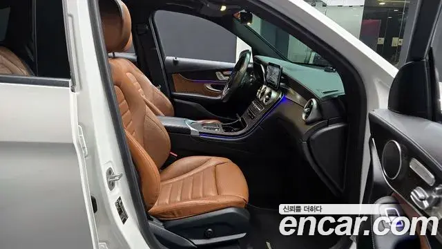 Mercedes-Benz GLC-Class 2022 — Photo 18/20