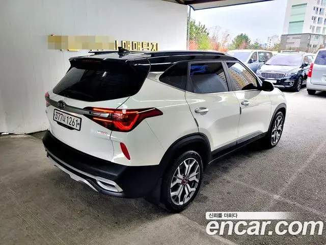 Kia Seltos 2019 — ფოტო 13/20