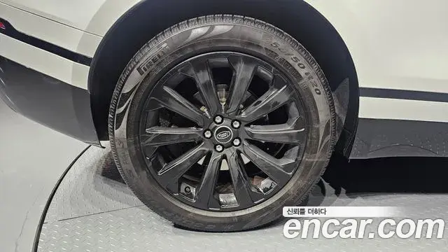 Land Rover Range Rover Velar 2022 — Şəkil 10/20