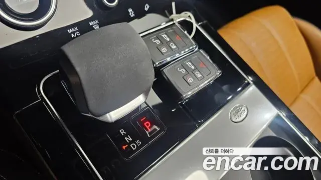 Land Rover Range Rover Velar 2022 — Şəkil 13/20