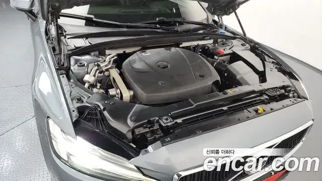 Volvo S60 2020 — Şəkil 12/20