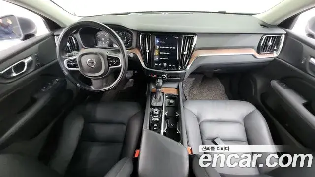 Volvo S60 2020 — Şəkil 17/20