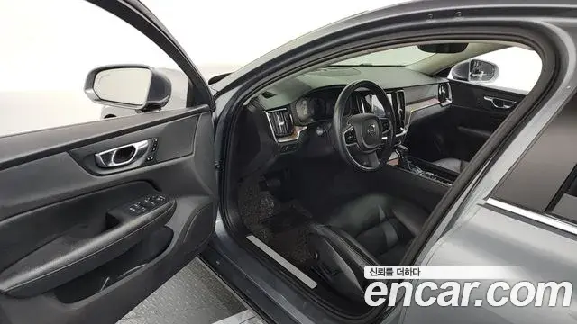 Volvo S60 2020 — Şəkil 1/20